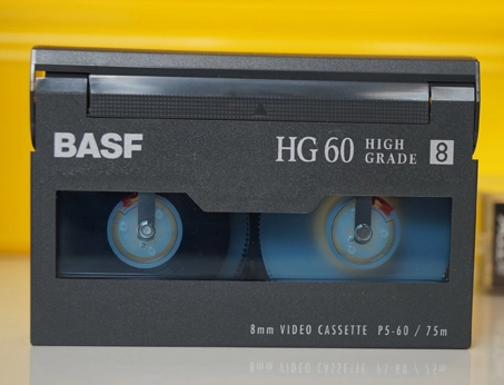 Cassette vidéo Hi8 Paris – On numerise